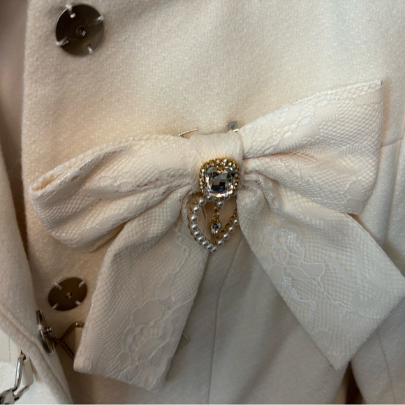 NWT Devil Inspired XS Women's Coat with detachable fur and bow - Picture 11 of 11